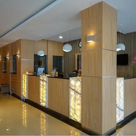 Twospaces Living At Kr Hotel 팔렘방 외부 사진