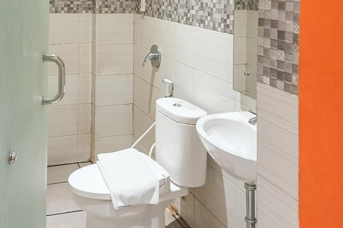 Twospaces Living At Kr Hotel 팔렘방 외부 사진